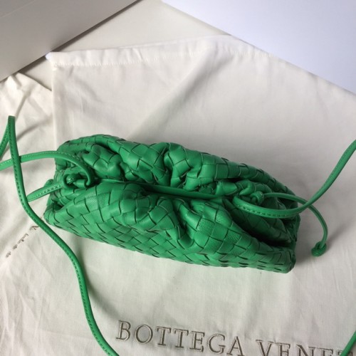 Bottega Veneta The Mini Pouch Lambskin Green Bottega Veneta The Mini Pouch Lambskin Green