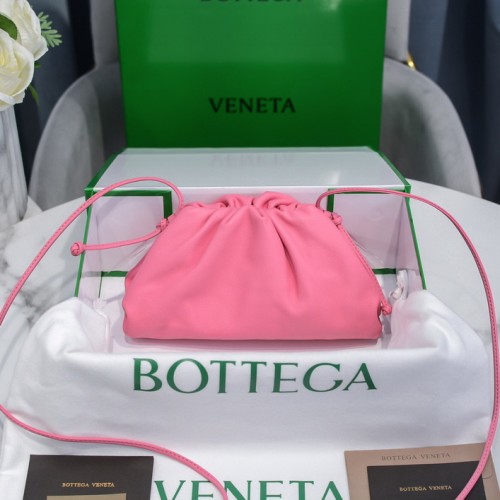 Bottega Veneta Small The Pouch Leather Clutch Pink Bottega Veneta Small The Pouch Leather Clutch Pink