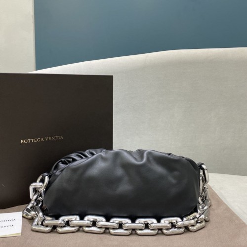 Bottega Veneta-BV The Chain Pouch Medium leather Shoulder Bag/Black Bottega Veneta-BV The Chain Pouch Medium leather Shoulder Bag/Black