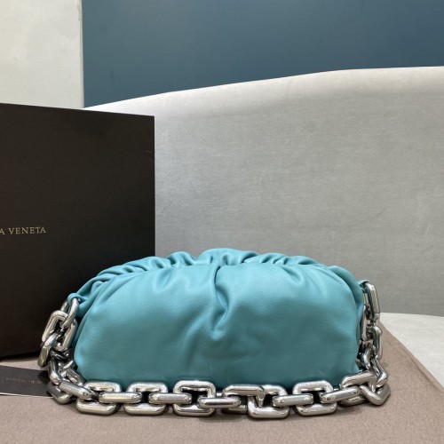 Bottega Veneta-BV The Chain Pouch Medium leather Shoulder Bag/Blue Bottega Veneta-BV The Chain Pouch Medium leather Shoulder Bag/Blue