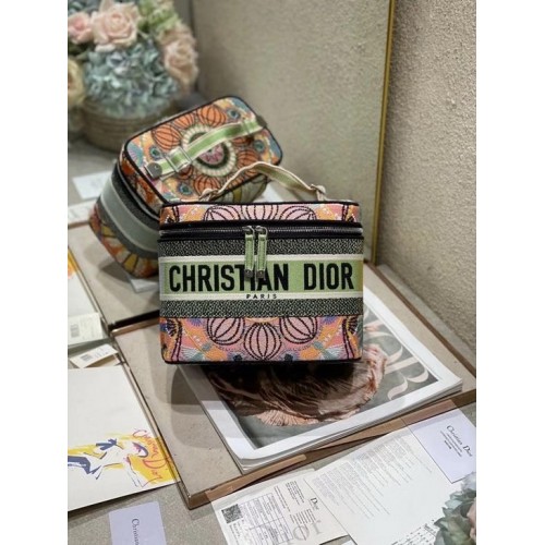 Dior Travel Vanity CaseColorful flowers MM Dior Travel Vanity CaseColorful flowers MM