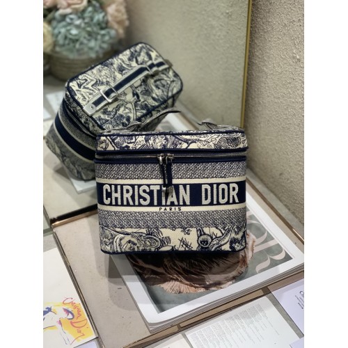Dior DiorTravel Vanity Case Blue Toile De Jouy Embroidery Dior DiorTravel Vanity Case Blue Toile De Jouy Embroidery