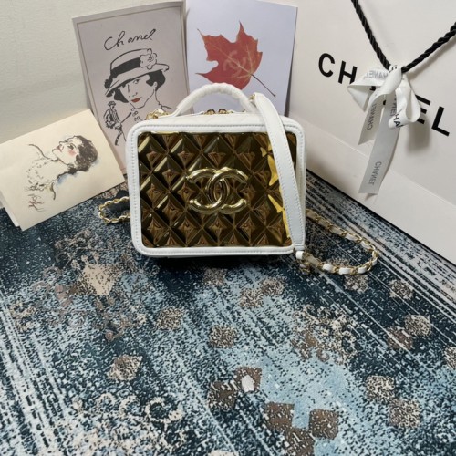 Chanel New 2021 Vanity Case White Lambskin Gold Metal AS2900 Chanel New 2021 Vanity Case White Lambskin Gold Metal AS2900