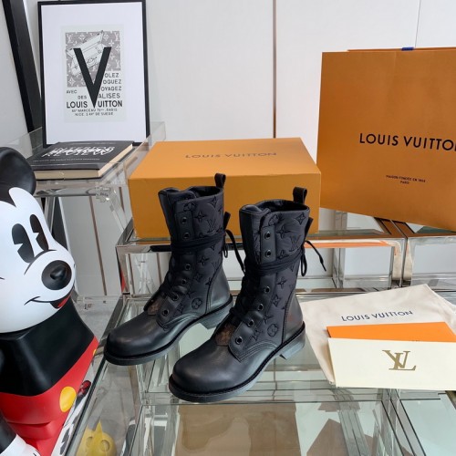 Louis Vuitton New in 2021 Metropolis Flat Ranger Boots Black 1A952J Louis Vuitton New in 2021 Metropolis Flat Ranger Boots Black 1A952J