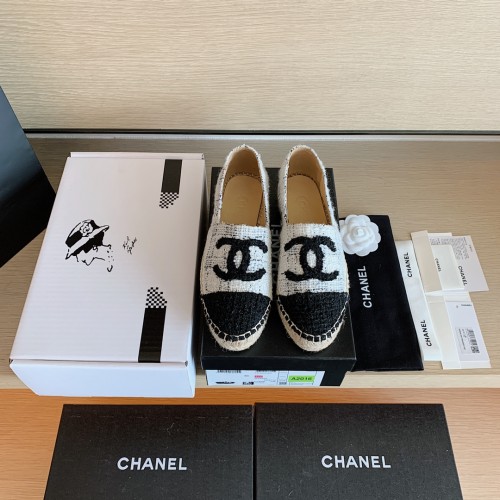 Chanel Spring And Summer New Double C Logo Fisherman Shoes White Dot And Black Chanel Spring And Summer New Double C Logo Fisherman Shoes White Dot And Black