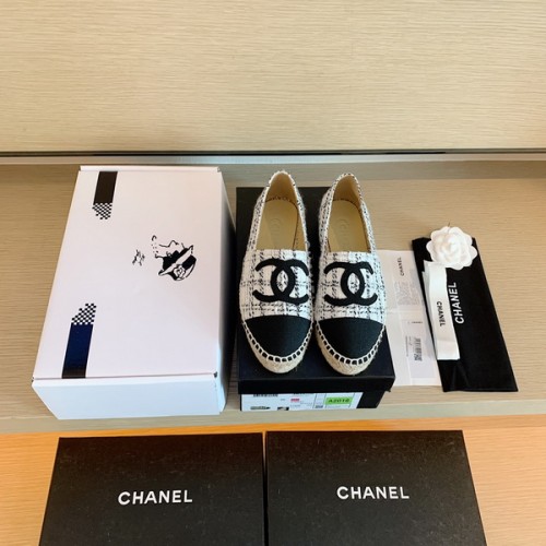 Chanel Spring And Summer New Double C Logo Fisherman Shoes White And Black Chanel Spring And Summer New Double C Logo Fisherman Shoes White And Black