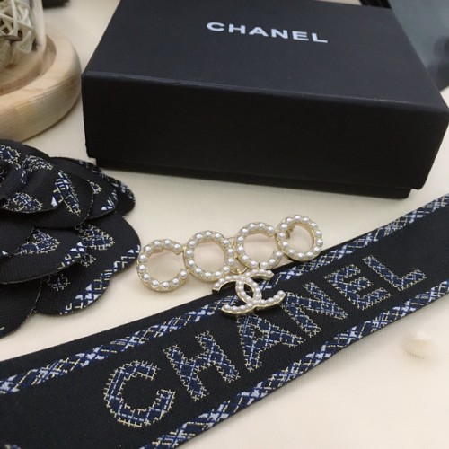 Chanel Code A3063 Four Circle Pearl Double C Brooch Chanel Code A3063 Four Circle Pearl Double C Brooch