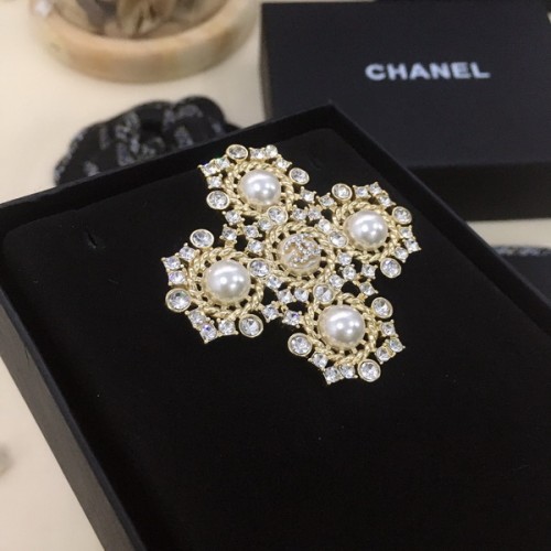 Chanel Code A3082 Five Pearl Brooches Chanel Code A3082 Five Pearl Brooches