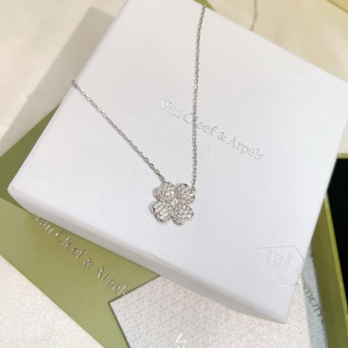 Van Cleef&Arpels Full Drill Four-Leaf Clover Necklace Silver Van Cleef&Arpels Full Drill Four-Leaf Clover Necklace Silver