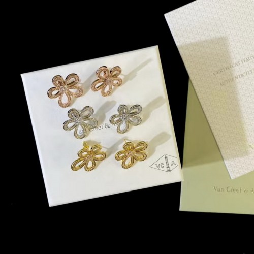 Van Cleef & Arpels Flowerlace Earrings Van Cleef & Arpels Flowerlace Earrings