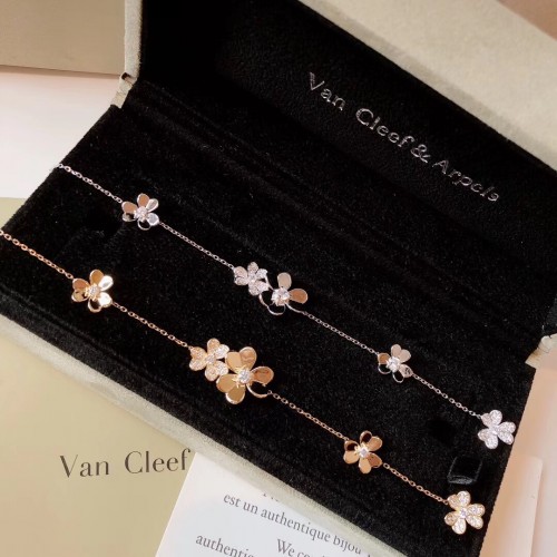 Van Cleef & Arpels Frivole Bracelet 5 Flowers Van Cleef & Arpels Frivole Bracelet 5 Flowers
