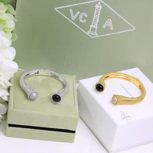 Van Cleef & Arpels Perlee Couleurs Bracelet Van Cleef & Arpels Perlee Couleurs Bracelet