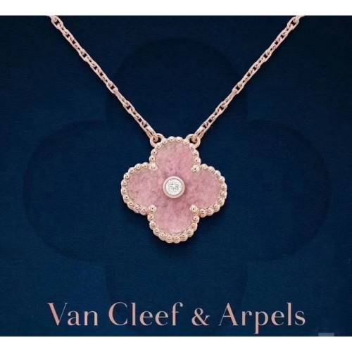 Van Cleef & Arpels Four Leaf Clover VCA 2021 Rosestone Pink Christmas Necklace Van Cleef & Arpels Four Leaf Clover VCA 2021 Rosestone Pink Christmas Necklace