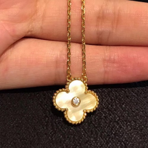 Van Cleef & Arpels VCA Gold Shell Four-leaf Clover Necklace Van Cleef & Arpels VCA Gold Shell Four-leaf Clover Necklace